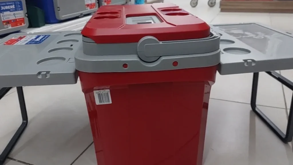 Caixa Térmica Jurerê Unitermi 36L com Mesa Lateral e porta copos